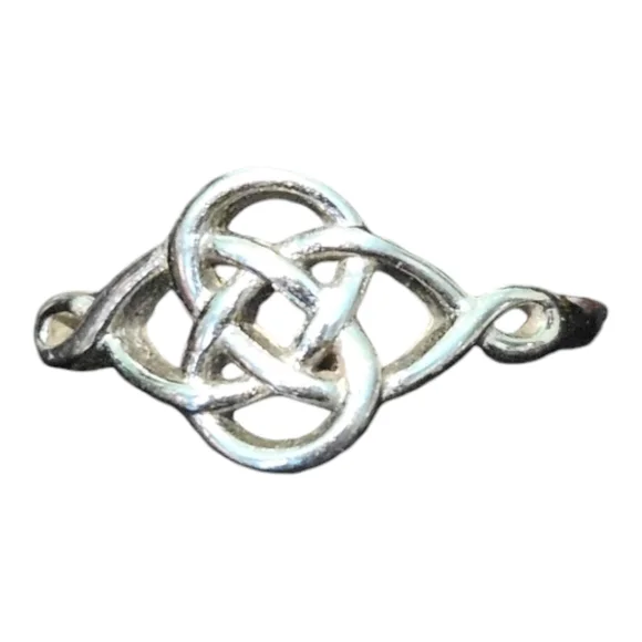 Royal Chain Silvertone Ring Size 7.5 - Picture 2 of 9